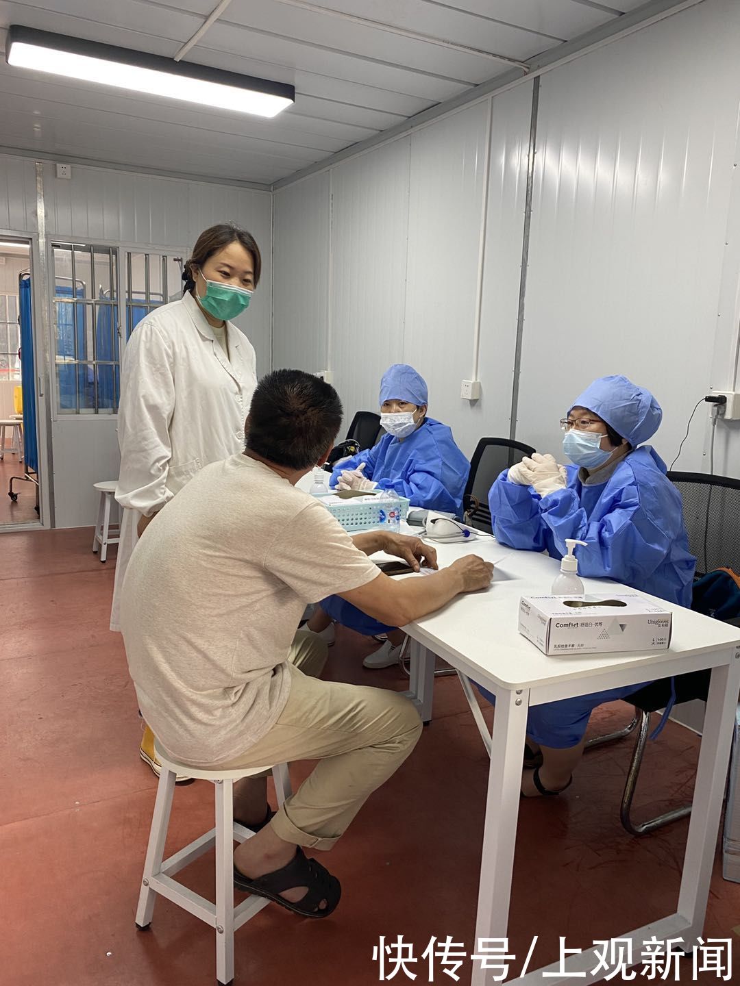 接种|这个端午节,上海许多医生护士放弃休息坚守岗位“粽”情为市民“苗苗苗”……