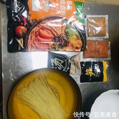 美味|#饕餮美味视觉盛宴#番茄螺蛳粉火锅