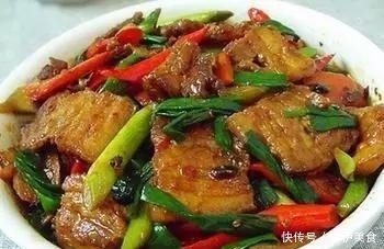 翻炒|回锅肉的家常做法 香而不腻 真是下饭