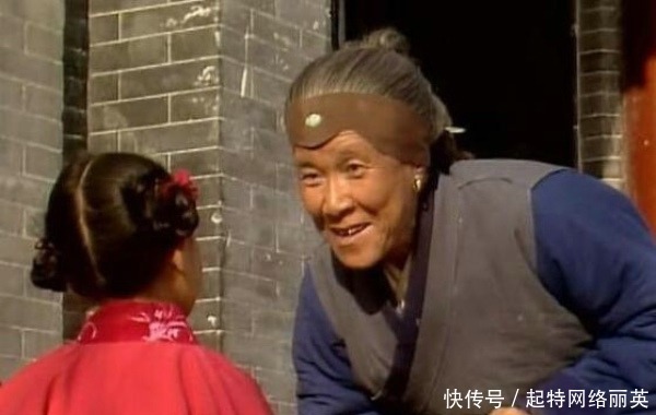 意味深长|刘姥姥一进荣国府,王熙凤两次意味深长的笑容,道尽人情冷暖