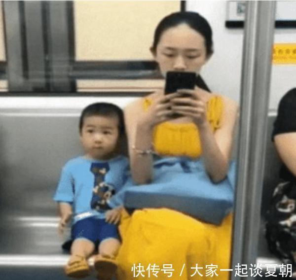 熊孩子|拒绝熊孩子!3岁小男孩地铁上走红,网友直呼:这就是教养