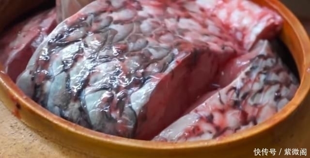 用掉|大爷一家卖传统“坛子肉”,一坛子要卖25,每天用掉300个坛子