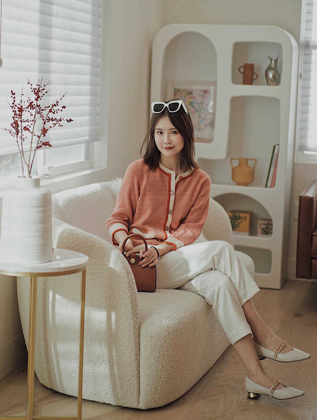 大地色|轻巧好看又高级,白裤子也是秋天的美,简直太高级了,出乎意料的美