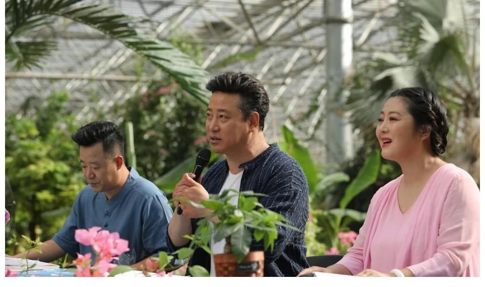 修路|鄉(xiāng)村大舞臺“當(dāng)代愚公”耗時(shí)十年修路，背后的故事竟如此感人！