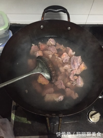 清洗干净|炖牛肉时,千万别加这味料,做错等于毁了一锅肉,不懂别乱放!