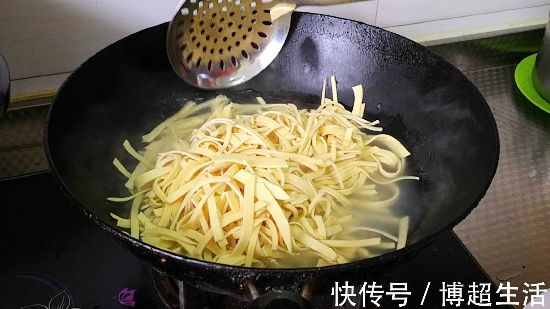 干豆腐|天热，最适合吃凉拌菜，6块钱一盘吃得起，5分钟就上桌，太香了