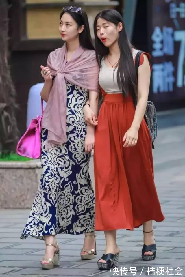 碎花裙子 碎花裙子,所爱隔山海,只不过穿了一个青花瓷