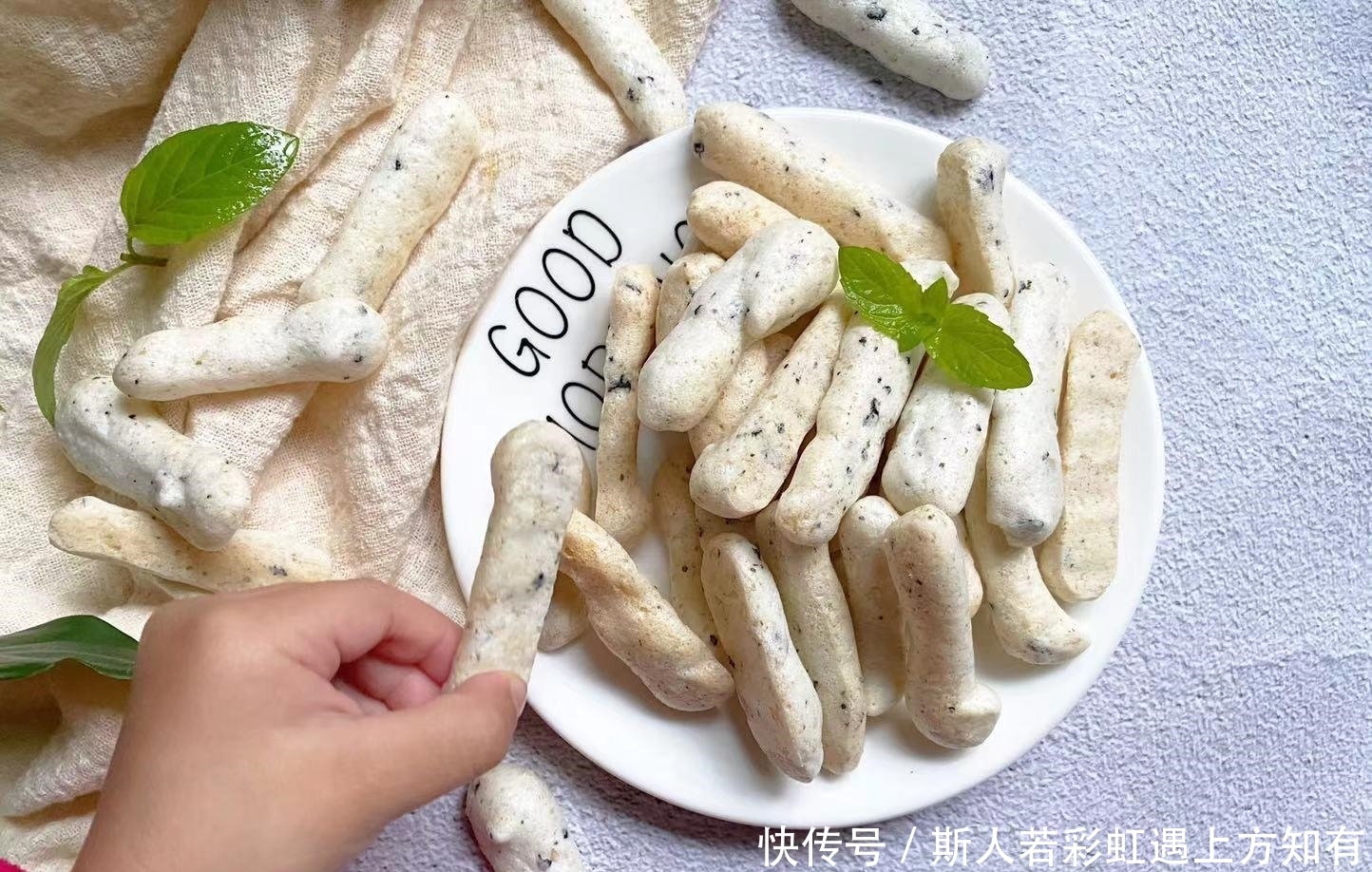 芝麻|做法简单,3步就搞定!无糖无油又补钙的小零食,娃吃一次就爱上