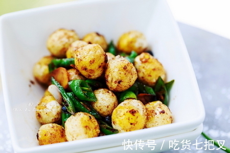 虎皮|夏天香辣下饭菜——豉香虎皮鹌鹑蛋，外皮焦香，味道香浓，香辣解馋