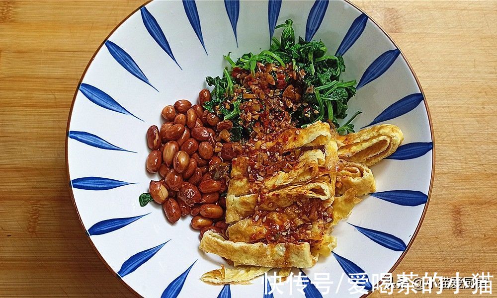 芹菜叶是个宝,丢掉可惜了,教你个特色吃法,清香爽口给肉不换