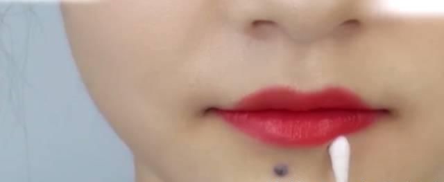 哑光唇 口红太贵?姑娘只用了1支口红 画出了8种唇色!