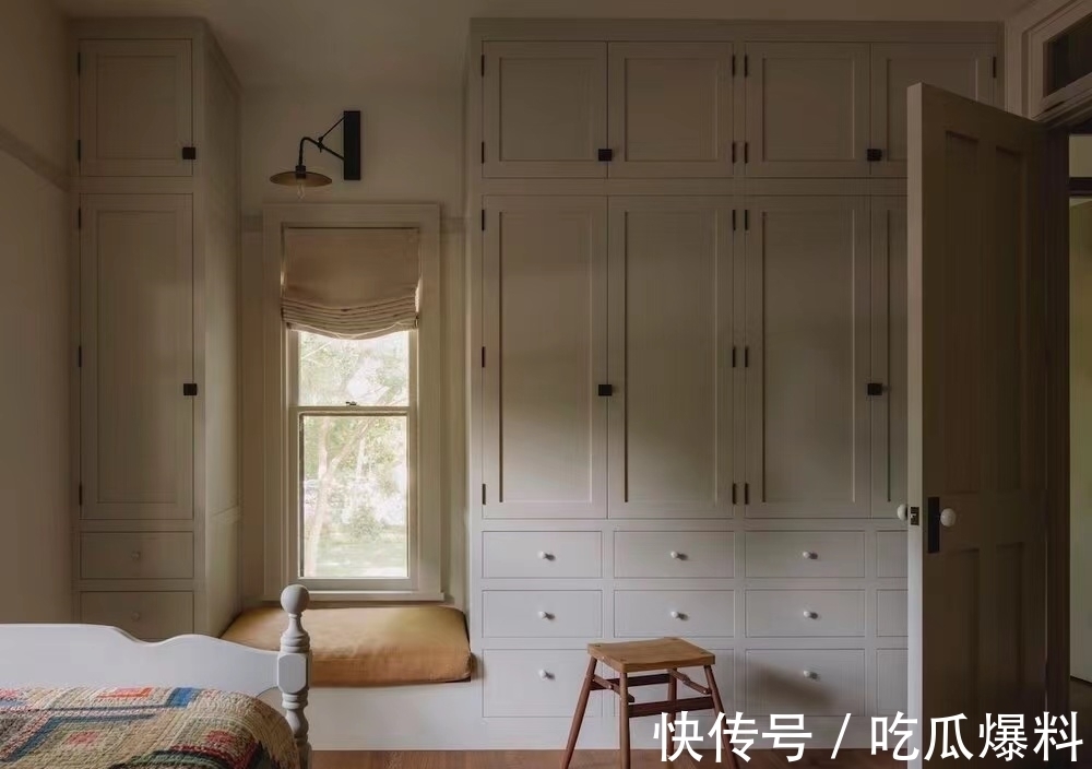 红酒|退休后的梦想家,深木色家具花壁纸,一起感受岁月静好的乡村住宅