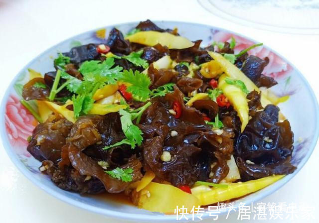 木耳|美食推荐豆瓣全鱼、麻辣鸡丝、野笋拌木耳、青菜炒猪肝的做法