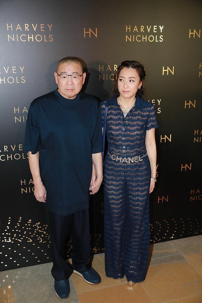 减龄|甘比总算拿出“真本事”，穿黑色礼服高贵典雅，成熟又有气场