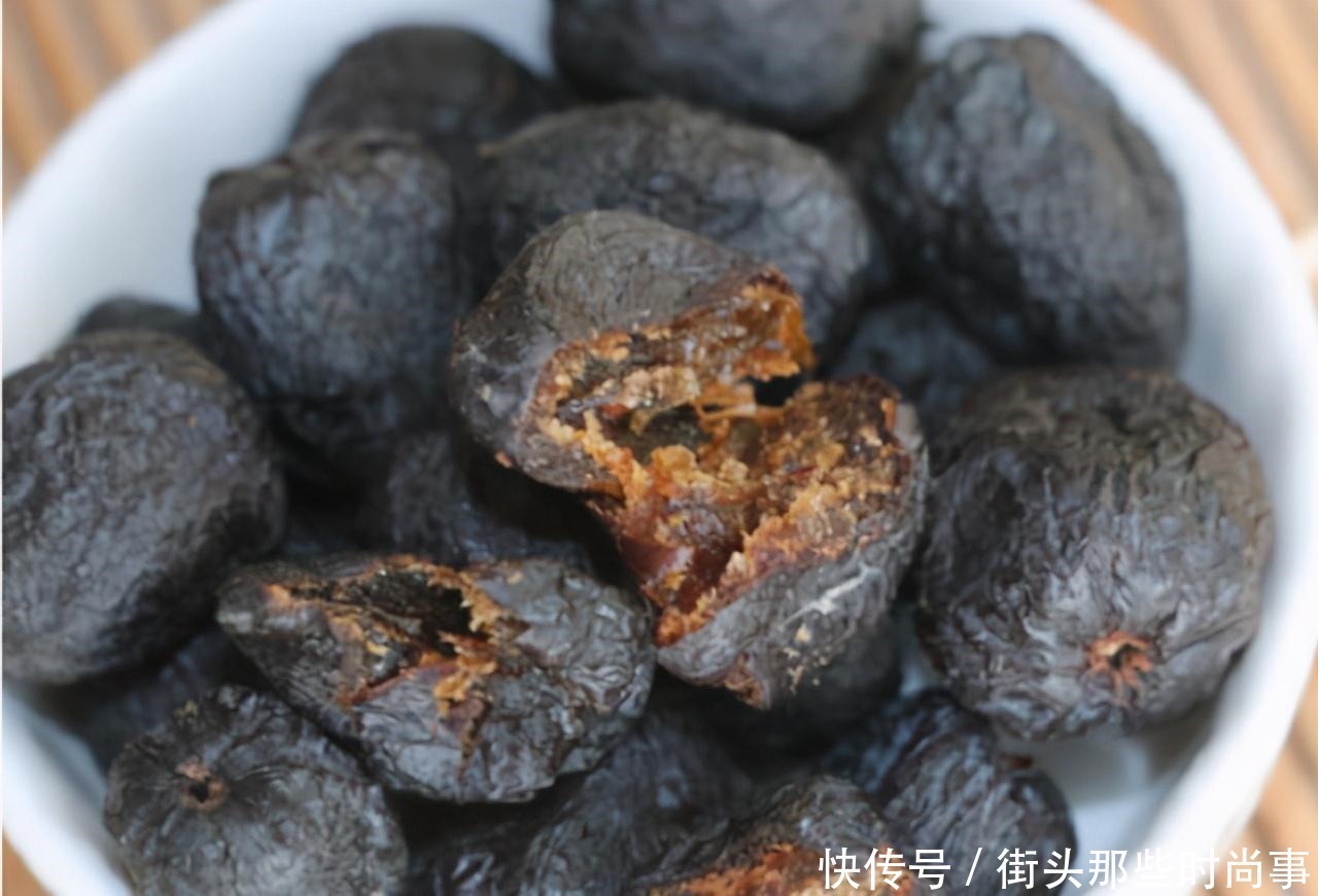 新鲜时没人摘,等“烂了”才好吃,此时吃正当,十元1斤不愁卖!