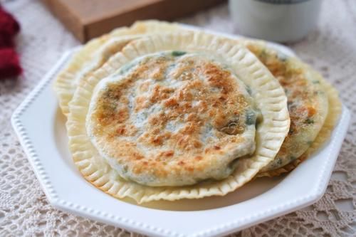 懒人韭菜盒子，不和面不揉面，皮薄馅大，而馅料特别柔和