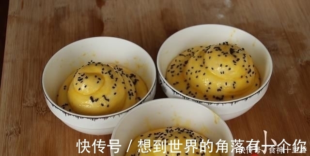 小董|面粉别再蒸馒头了，不加1滴水，不用烤箱，做出来的面包蓬松暄软