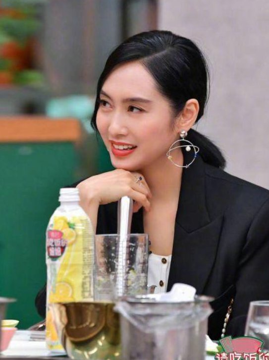 蔡少芬|朱茵、蔡少芬、陈法蓉和洪欣拍了档综艺叫《请吃饭的姐姐》