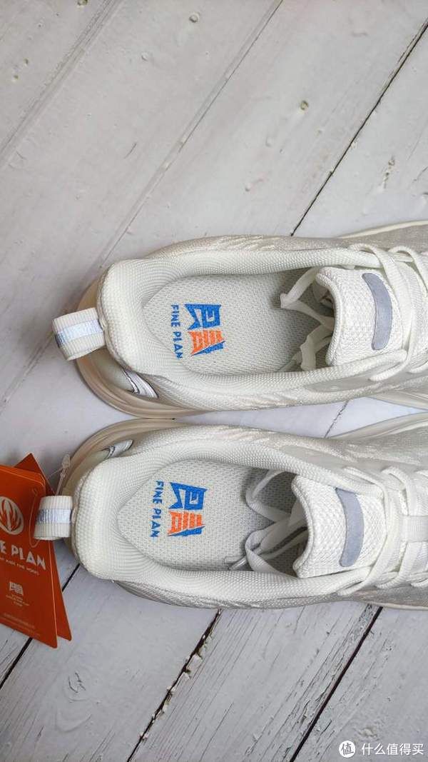 巴斯夫|带给你舒适感光变色体验,无中生有光变科技休闲鞋评测