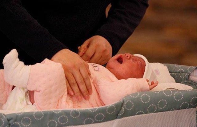 孩子|8个月男婴,被奶奶“哄成”脑瘫儿,竟还有家长不知悔改