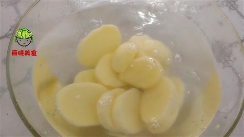 土豆这样做真好吃，饭店都买不到，咸香适口，葱香浓郁，太解馋了