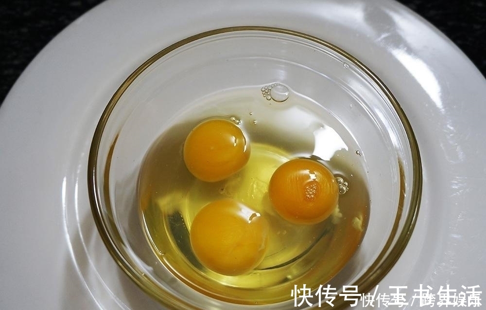 卵磷脂|入秋后，常吃鸡蛋的好处多，但切忌与一物同食，偏偏很多人犯错误