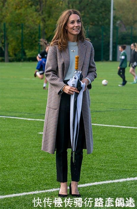 凯特王妃最新着装,身穿别致新外套惊艳亮相,简单而精致
