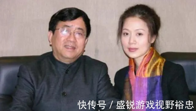 棉纺厂@余秋雨靠妻子寄打工费生活,成名后却抛弃妻子,娶“唐僧母亲”