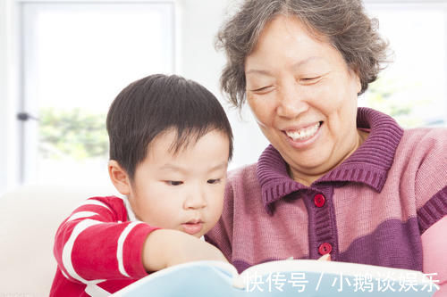 身体不适|宝妈宁愿自己辛苦哄两娃,也不让孩子和老人睡,这样的观念对吗?