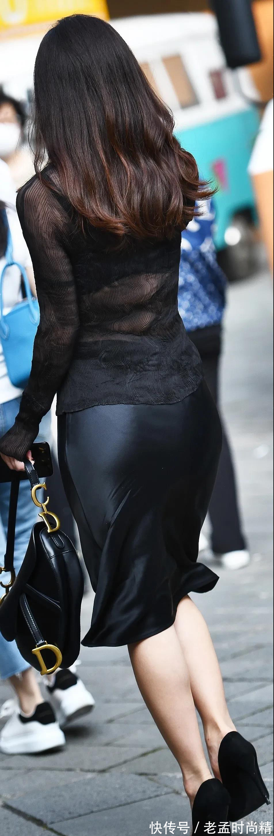 长袖衫|优雅的女生都喜欢黑色系穿搭,黑色的网纱长袖衫配黑色的半身裙