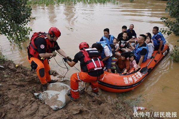 重灾区|12小时救出600人，上海救援队驰援重灾区新乡