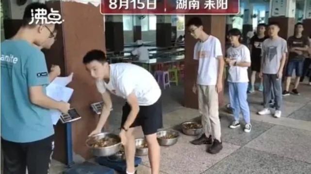 盒饭|餐厅响应节约,盒饭推出“男女版”网友仔细一看,都炸了