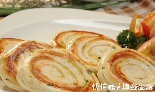 馒头吃多了想换口味，教你做咸香酥脆的油饼，喷香好吃，越吃越爱