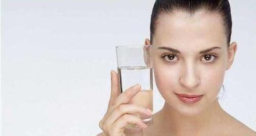 身体健康|白开水是免费的“长寿药”,但2个时间段尽量少喝,多数人均忽略