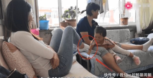 挑衅|宝宝躲在姥姥怀里“挑衅”小姨,本以为会万无一失,结果却失算了