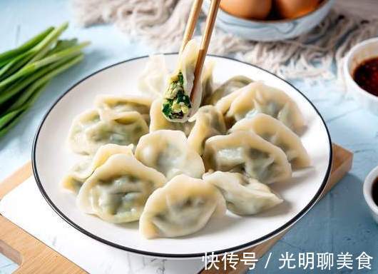 虾皮|做韭菜馅饺子,切完别直接拌馅,忘了关键一步,难怪韭菜总出水