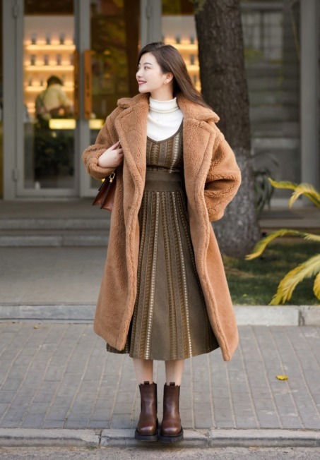 博主|微胖的秋冬穿搭指南,羊羔毛大衣+长裤或连衣裙,保暖舒适又洋气