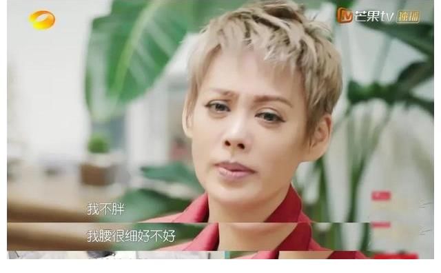 章娘娘|当年蹲在张国立脚边说话，宁静表情谄媚，一旁的章子怡满脸不屑？