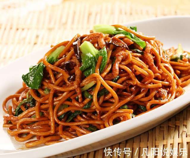 做炒面时,千万不要直接放入油锅,多加这一步,做好后好吃不粘锅
