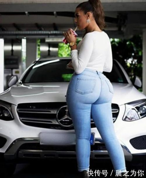 哑铃|南非“卡戴珊”薇莎,体重130斤,曲线完美,3个练臀动作,练同款