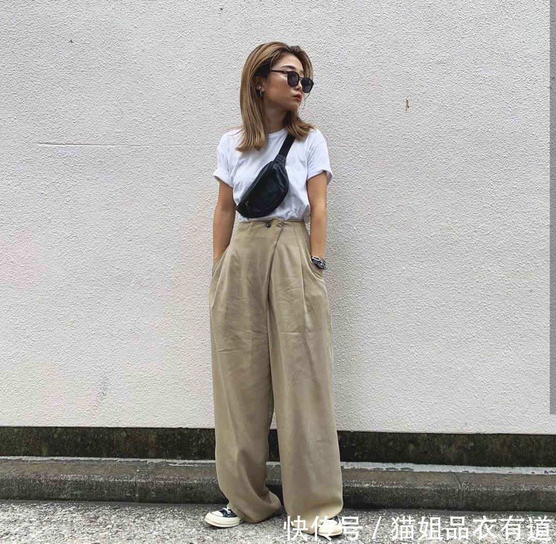 穿白T太俗?那是你不懂!她的“穿搭要点”全是小心机,自拿不谢