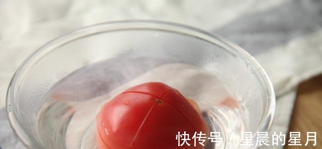 番茄粒|1个西红柿,1个鸡蛋,教你做开胃早餐饼,软糯鲜香有营养!
