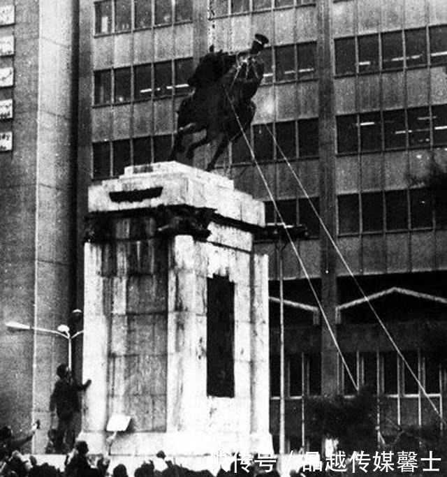 教士阶层|巴列维到底为何要进行白色革命?其实都是为了保命