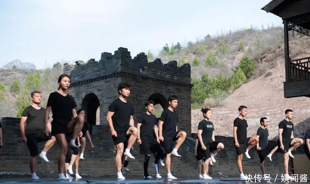 世界公认的大师,隐居深山40年潜心戏剧:世界是一座精神病院