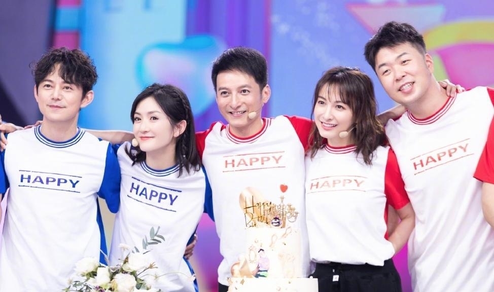 快本主持人大變動(dòng)，再敬業(yè)何炅也難以挽回失去民心