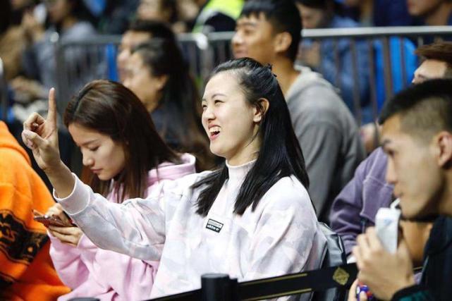 小姐姐|張常寧新代言曝光，美到認(rèn)不出！去酒吧，備婚，這是要退役了？