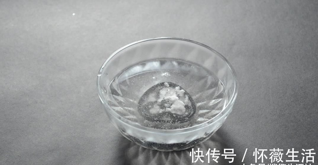 柚子上的网套别扔掉了, 放在卫生间里有大用处, 看完你会感谢我的