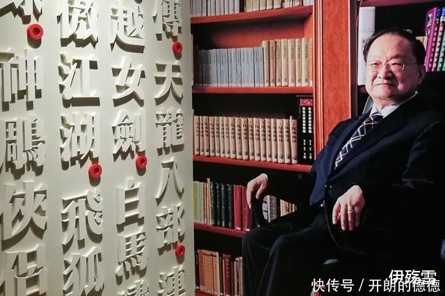 《倚天屠龙记》中有失误写完后,金庸才发现这乞丐是多余的