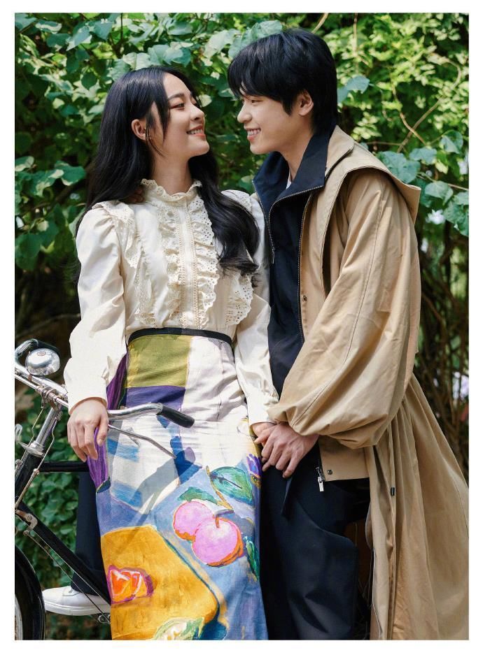 周扬青|《女儿们的恋爱4》开播，3对情侣海报官宣，C位嘉宾有讲究