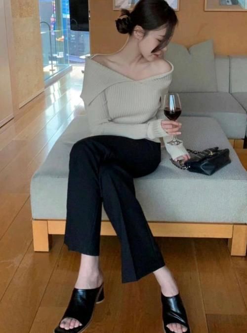 小个子早春穿衣如何显高？试试“九分裤＋低跟鞋”，显高显气场